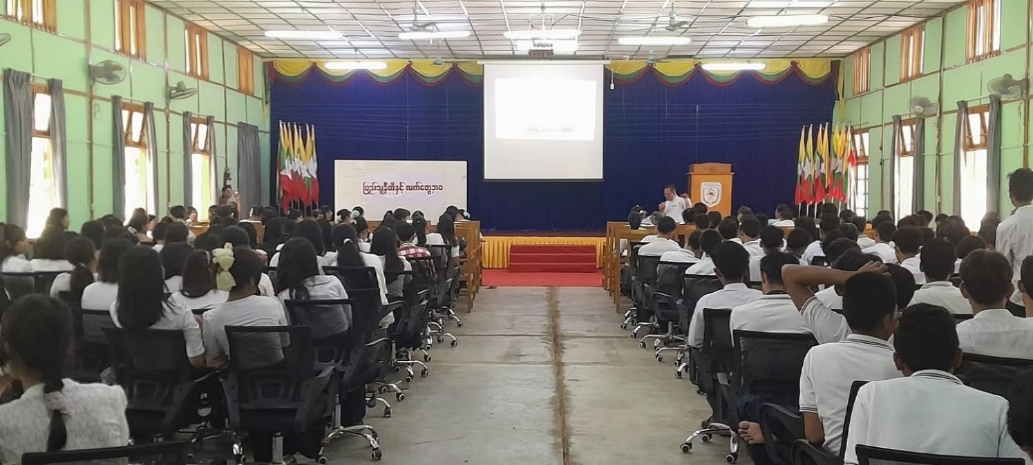 ပြည်သူ့နီတိနှင့် လက်တွေ့ဘဝ ဟောပြောပွဲ ကျင်းပခြင်း